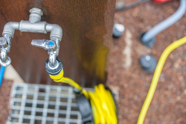 Wassertank auffüllen mit Garten- oder Trinkwasserschlauch? - Quick Tipps
